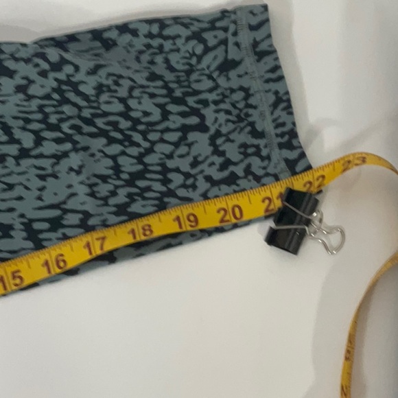 Athleta Salutation Stash Pocket II 7/8 Printed Grey Black Tight Leggings Size XL - Picture 13 of 13